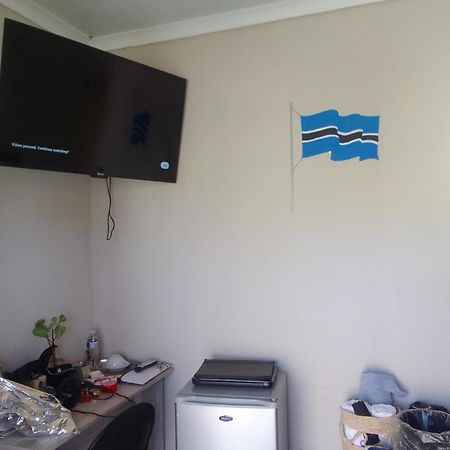 Birdville BNB Guest House Gaborone Extérieur photo