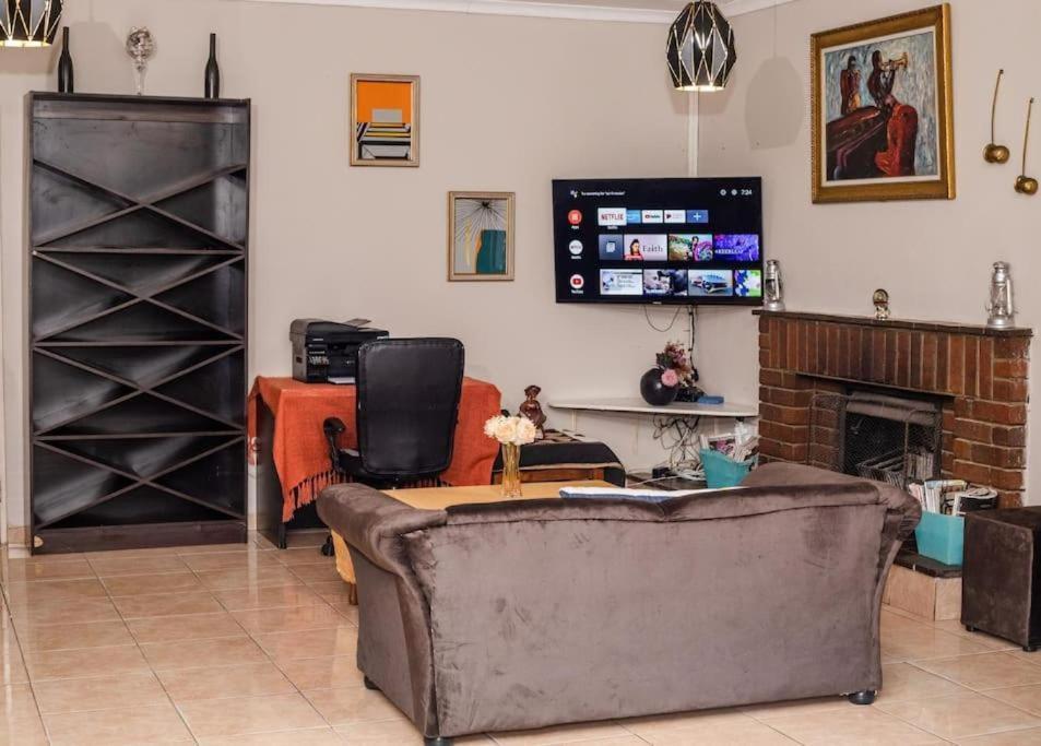Birdville BNB Guest House Gaborone Extérieur photo