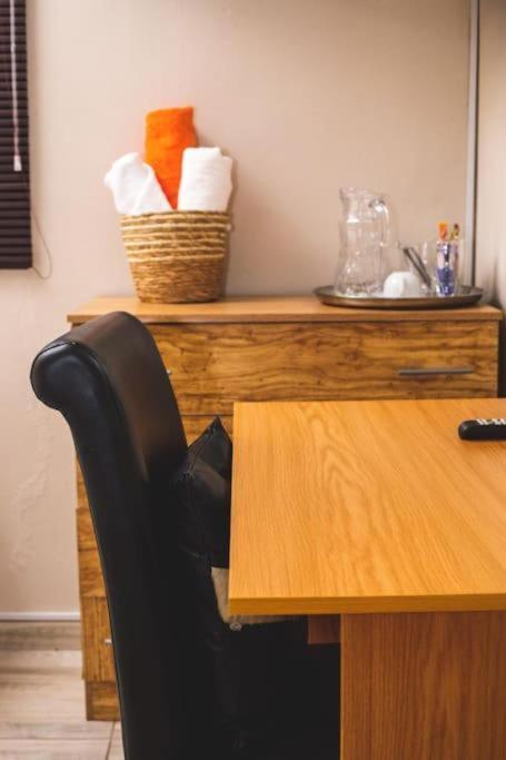 Birdville BNB Guest House Gaborone Extérieur photo