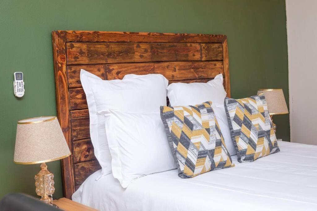 Birdville BNB Guest House Gaborone Extérieur photo
